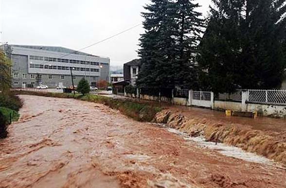 Обилне кише изазвале изливање бујичних водотока и клизишта