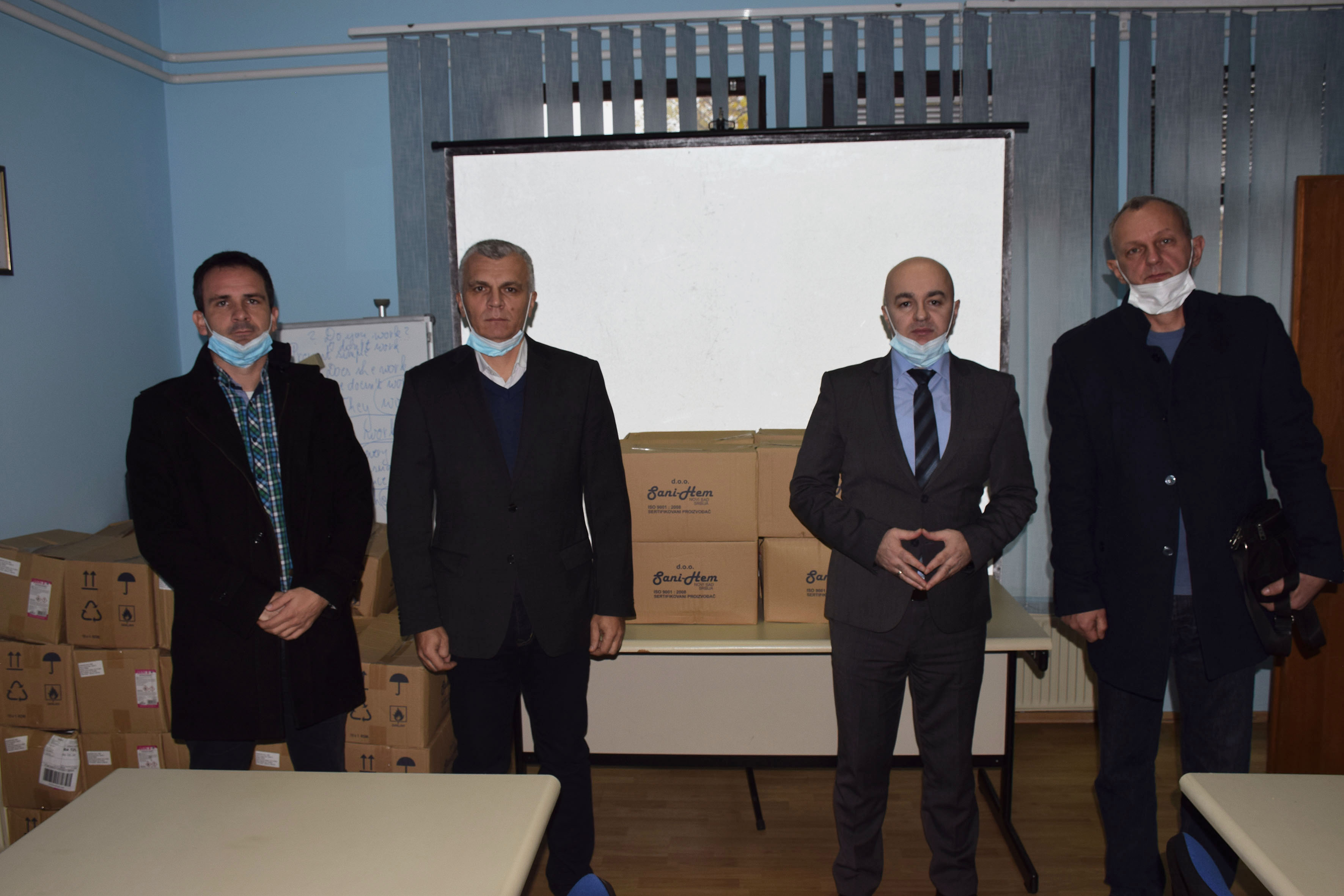 Javna ustanova „Vode Srpske“ donirala dezinfekciona sredstva osnovnim i srednjim školama u Bijeljini