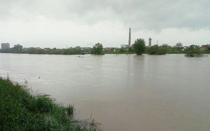 Водостаји већих ријека без значајнијег раста, и даље постоји могућност појаве локалних бујичних поплава