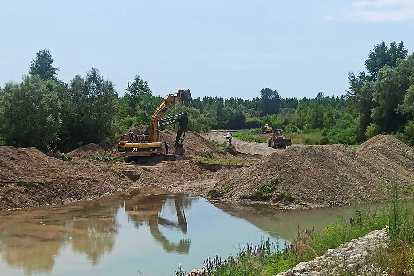 Хитни радови за повећање дотока воде из ријеке Дрине у каналску мрежу у Семберији