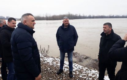 Министар Минић у Семберији: Захваљујући благовременој реакцији избјегнута већа штета од поплава