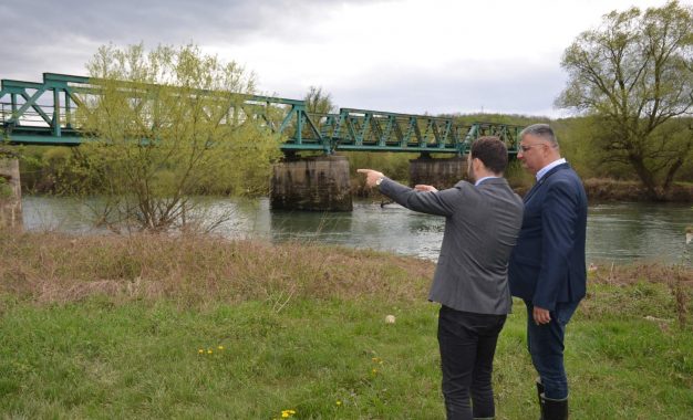 Обилазак локације жељезничког моста у Брезичанима