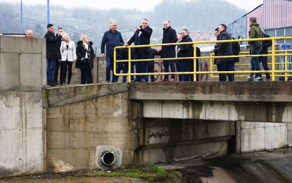 Zvornik: Premijer Minić, ministar Stevanović i gradonačelnik Ivanović, sa direktorom Milovanovićem na terenu