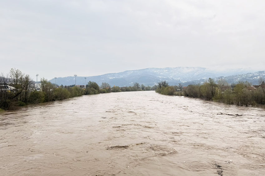 Посебно упозорење: Нагли раст ријеке Босне, са тенденцијом даљег раста!