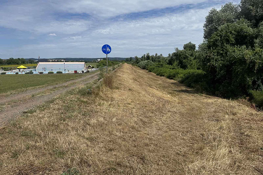 Брод: Кошење и уређење насипа и канала у поплавном подручју Ивањско поље